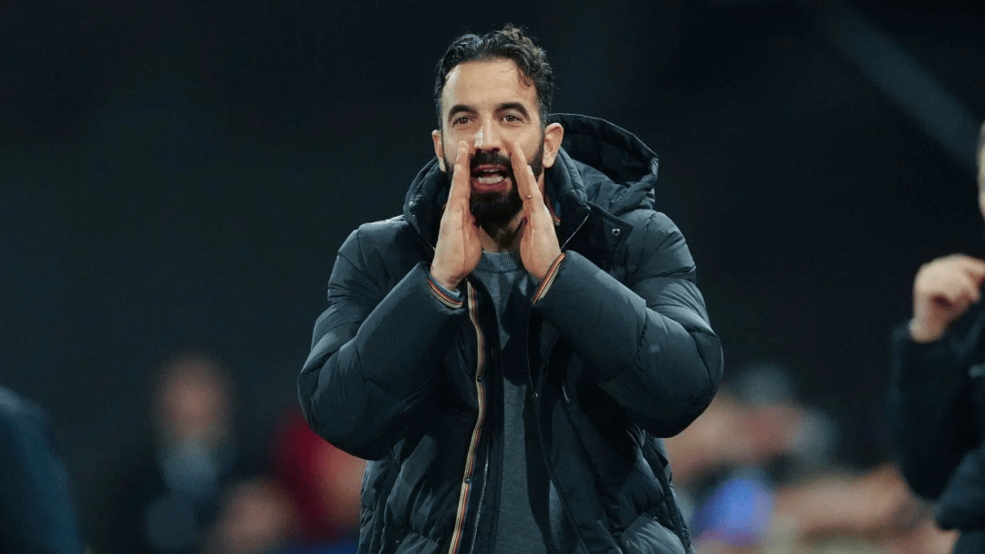 6800万镑豪赌！曼联“双锋谜局”：买埃泽真能终结水货魔咒？