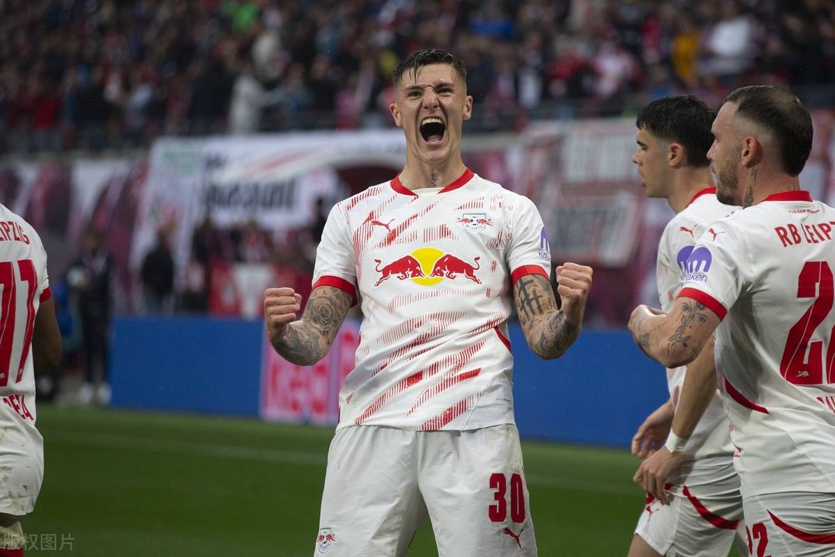 凯恩魔咒继续！拜仁读秒丢冠背后暗藏玄机：德甲11连冠稳了？