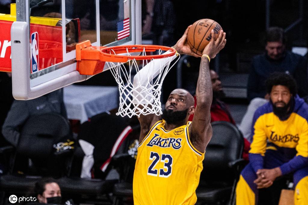 经纪人:詹姆斯并不掌控球队 湖人交易威少不是他决定