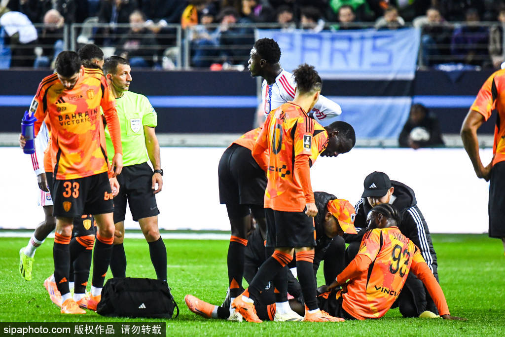 皇马战瓦伦西亚首发出炉！姆巴佩维尼领衔，阿隆索或祭出四中场阵型